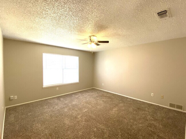 Building Photo - 9818 Jordan Ave