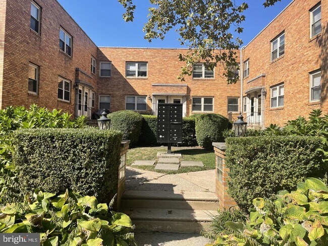 Building Photo - 203 Sycamore Ave