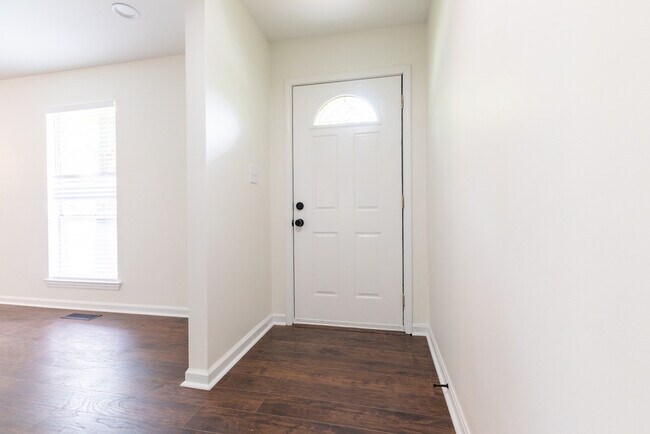 Building Photo - 605 Bonnie Bell Ln