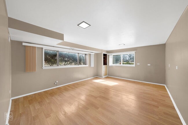 Building Photo - 393 Huntington Ln