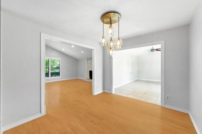 Building Photo - 6903 Moonmont Dr