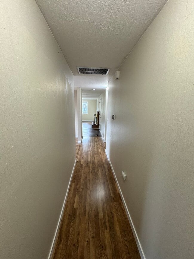 Building Photo - Charming 3 Bed / 2 Bath Ranch on Large Lot – Cul-de-Sac Location – $2,495/mo