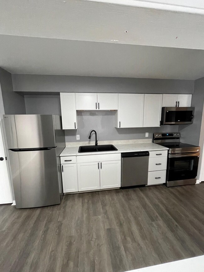 Building Photo - Matson