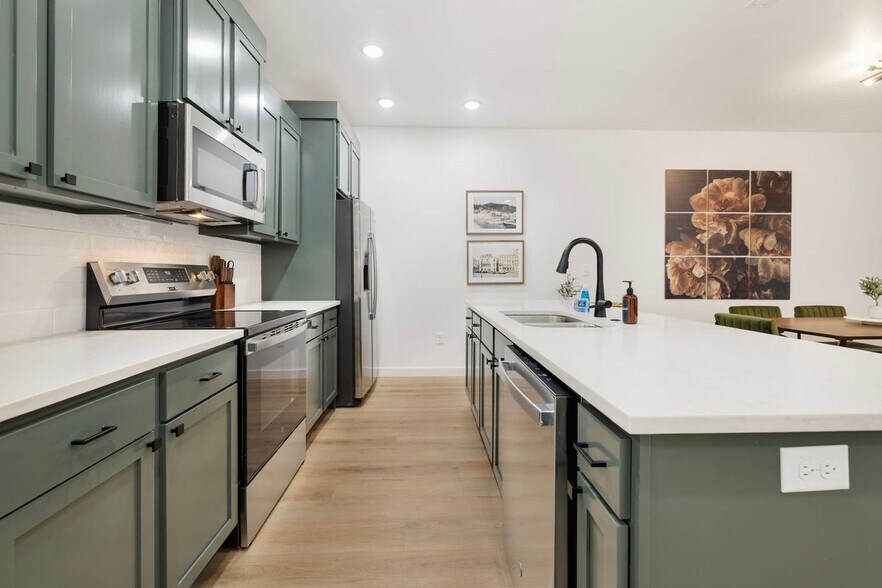 Building Photo - 738 N 5th St