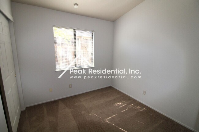 Building Photo - Spacious 3bd/2ba Elk Grove Home with 2 Car Garage