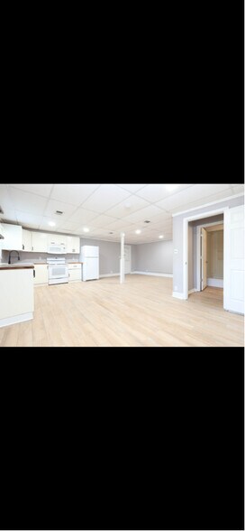 Building Photo - 225 Willow Lake Ln