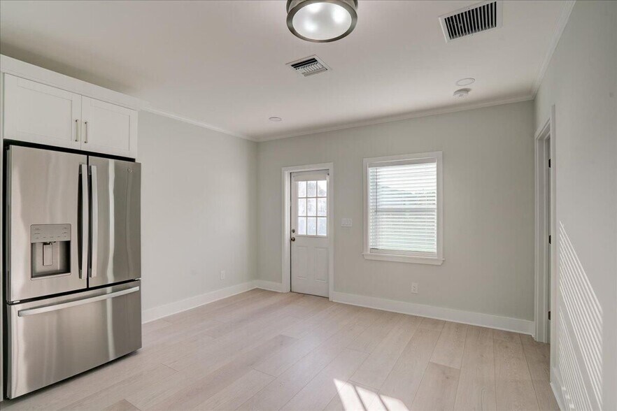 Building Photo - 320 NW 6th Ave