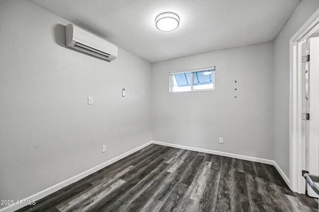 Building Photo - 3025 N 32nd St