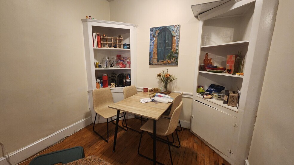 Building Photo - 19 Thatcher St