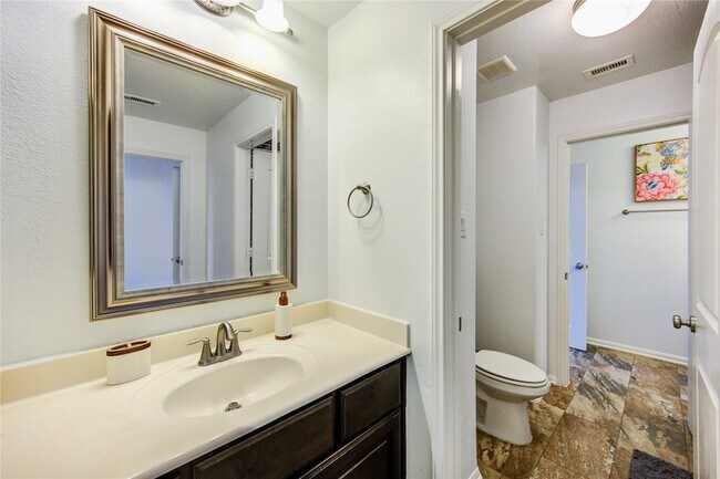 Building Photo - 10702 Claythorne Ct