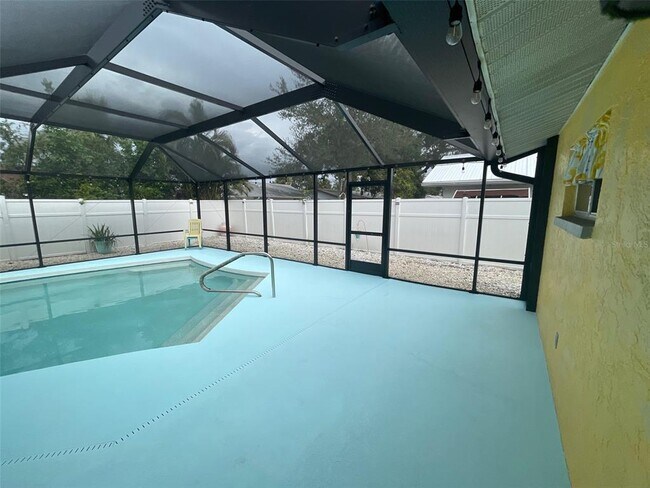 Building Photo - 6108 11th Ave W