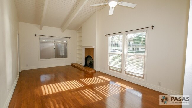 Building Photo - Point Loma Condo - Single-Story End Unit with Sunroom & 2 Covered Parking Spots