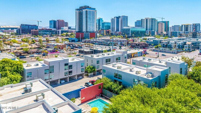 Building Photo - 727 E Portland St