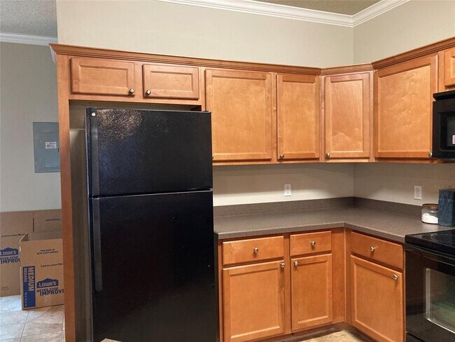 Building Photo - 2106 Main St