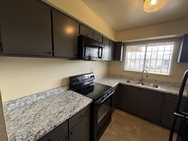 Building Photo - 7125 W Mariposa St