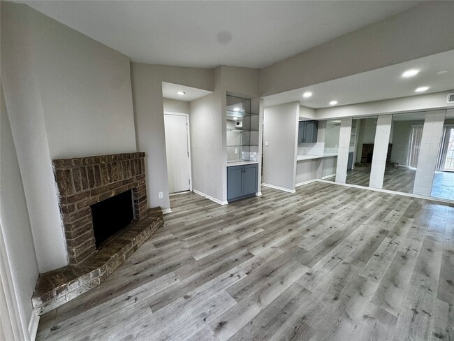 Building Photo - 9000 Bissonnet St