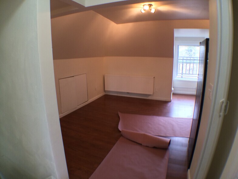 Living Room - 5647 Hampton St