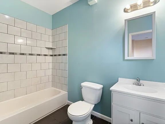 Building Photo - Renovated 3-BRM 2 -Bath Unit 3 nestled in the heart of Newark, NJ.