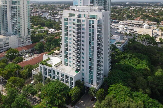 Building Photo - 1871 NW S River Dr