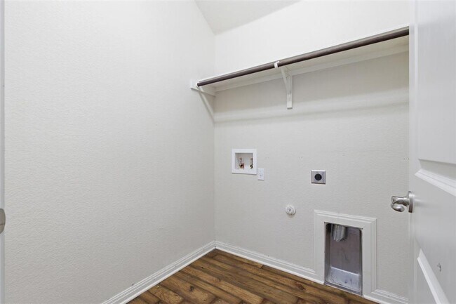 Building Photo - 339 Sycamore St