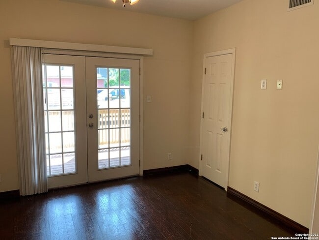 Building Photo - 810 E Ashby Pl