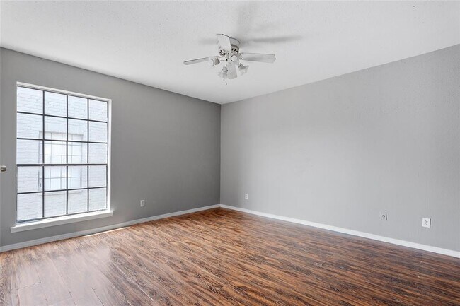 Building Photo - 12500 Sandpiper Dr