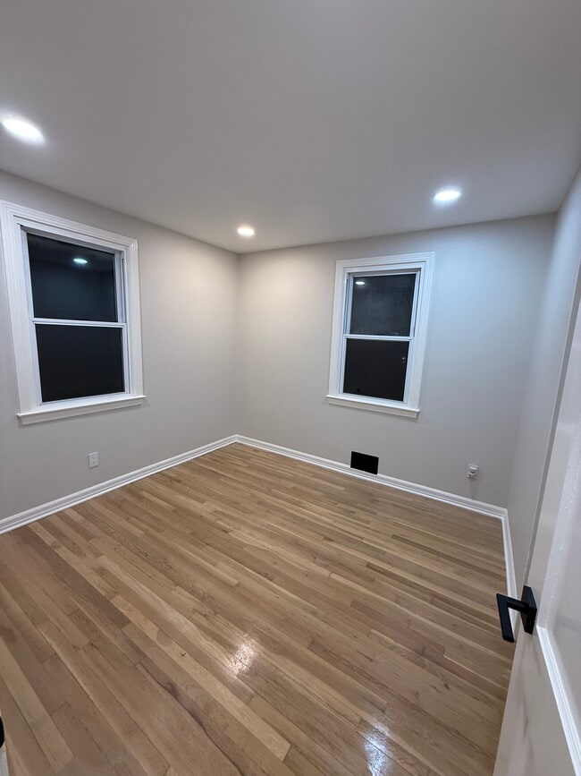 Building Photo - 9809 Montauk Ave