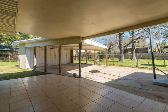 Building Photo - 1706 Colby Dr