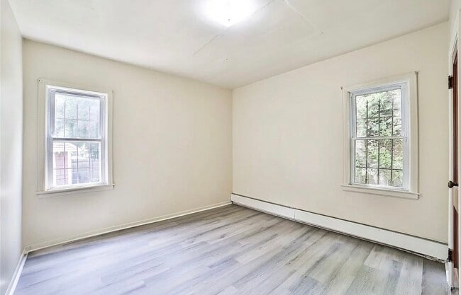 Building Photo - 1811 Weston Ave