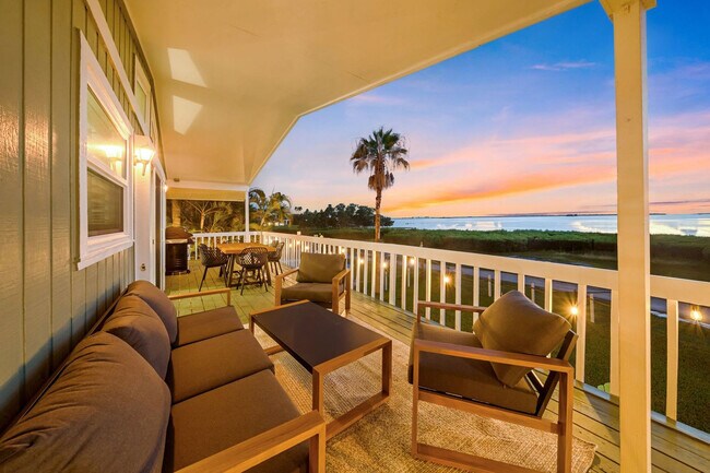Building Photo - 555 S Gulf Dr