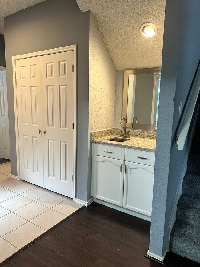 Building Photo - Beautiful Home in Great N Dallas Location