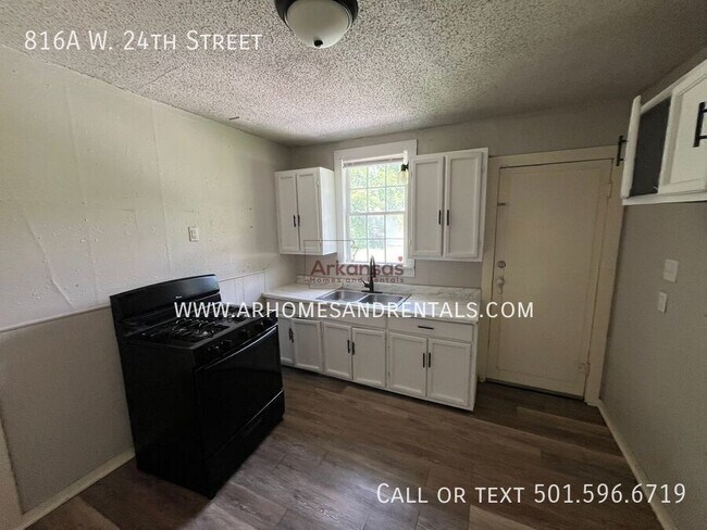 Building Photo - 816A W. 24th Street-