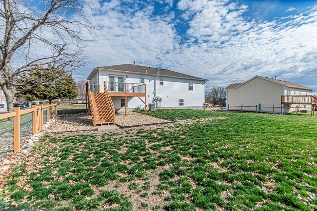 Building Photo - Please View 3D Virtual Walk-Through Before...