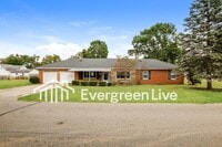 Building Photo - 4616 Redwood Dr