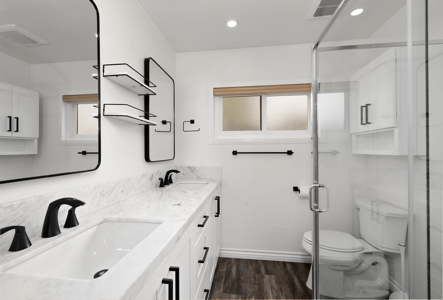 Building Photo - 3852 W 157th St