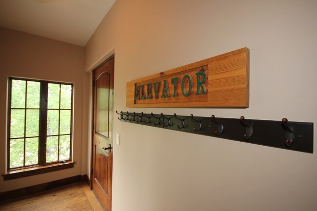 Building Photo - 1141 Meadowlark Ln