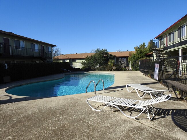 Building Photo - 2070 Bechelli Ln