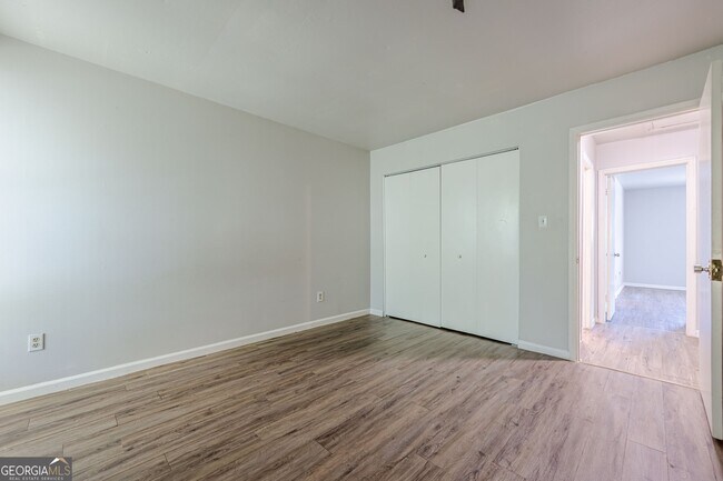 Building Photo - 2016 Oak Park Ln