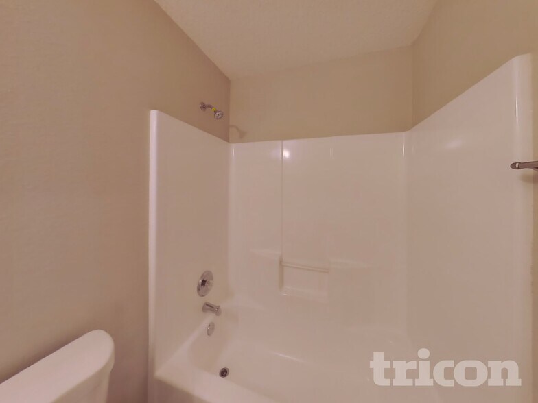 Building Photo - 12298 Wolf Run Rd