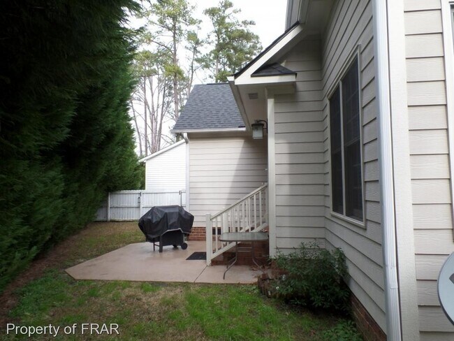 Building Photo - 124 Highgrove Ct