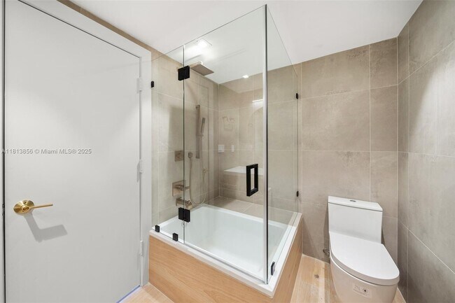 Building Photo - 5255 Collins Ave