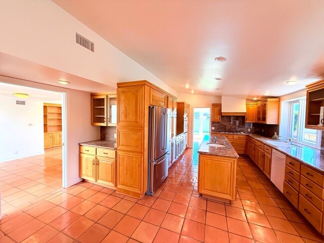 Building Photo - Fantastic Single Story 3 bed - 3 bath with backyard in Malibu - Topanga Beach Area