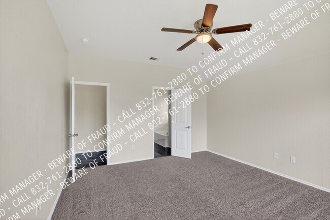 Building Photo - 2816 Blue Heron Dr