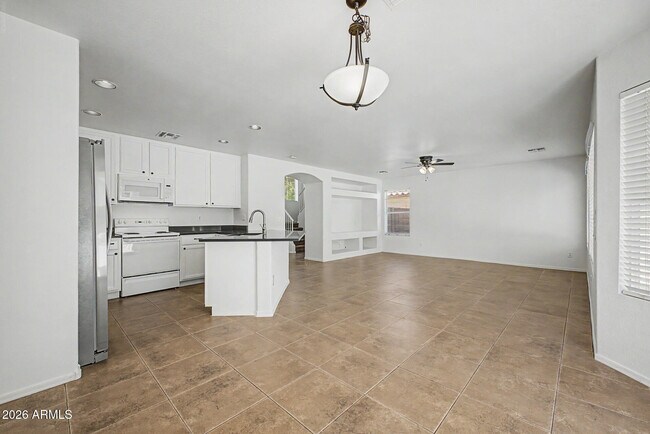 Building Photo - 15447 W Evans Dr