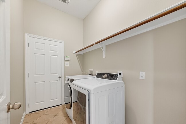 Building Photo - 3226 W Trail Dr