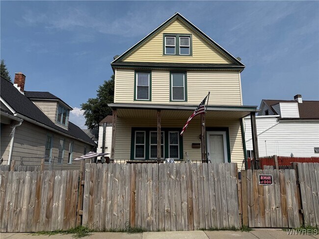 Primary Photo - 11 Baynes St