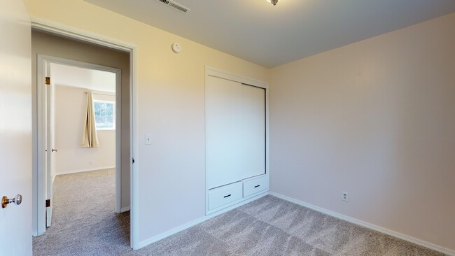 Building Photo - SeaTac rambler home -3 bedroom 1 bath with carport.  Fenced yard!!!  Available March 1st, 2026!