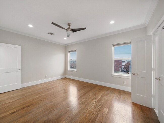 Building Photo - 1512 Thompson St