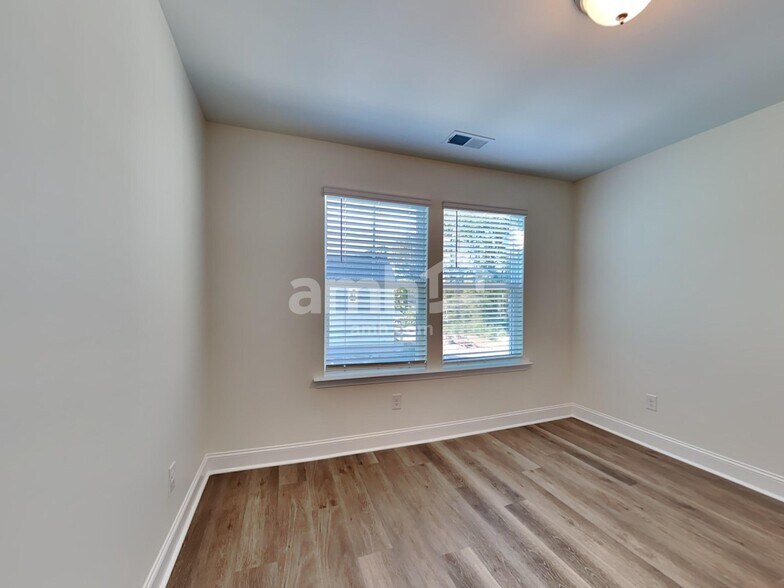 Building Photo - 1502 Brookgreen Dr