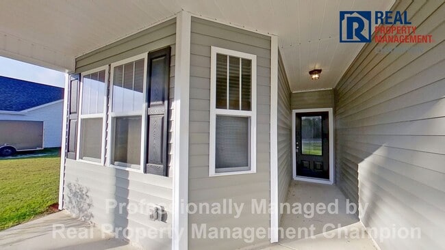 Building Photo - Beautiful Home in Hampstead on Spacious Lot